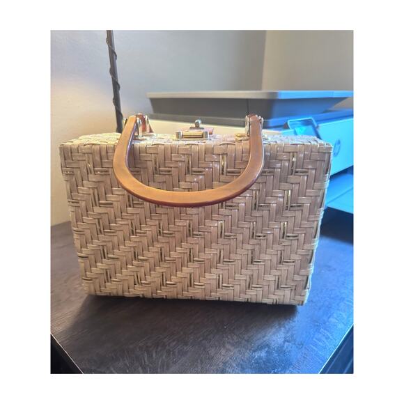 VINTAGE 50'S HANDMADE BRITISH HONG KONG STRAW AND LUCITE HANDBAG - Picture 2 of 7